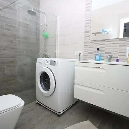 Modern One Bedroom Flat In Yucca Park *