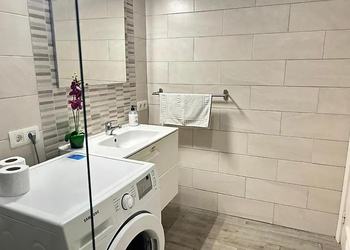 Modern One Bedroom Flat In Yucca Park